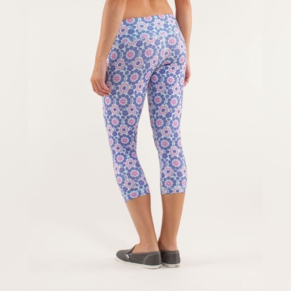 LULULEMON Wunder Under CropTwiggy Printed Power Purple Aquamarine Floral Sz 6 - Picture 3 of 12